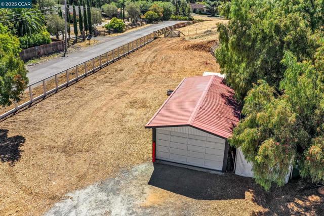 5505 Old School Rd, Pleasanton CA: https://media.crmls.org/mediaz/bd0bbd9a-43ab-463f-8c51-e6c6e65398dc.jpg