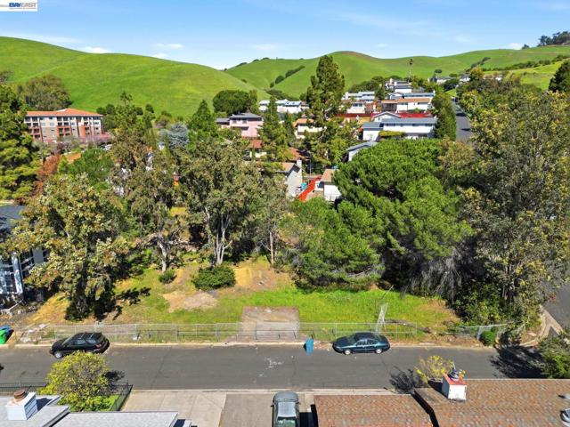 394 Appian Way, Union City CA: https://media.crmls.org/mediaz/bd0be424-42ad-4aab-83d2-524ce7f5937d.jpg