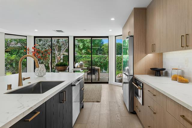 11 Sussex Court, Rancho Mirage CA: https://media.crmls.org/mediaz/bd0bfd3e-eee6-44b8-9277-986acf805500.jpg