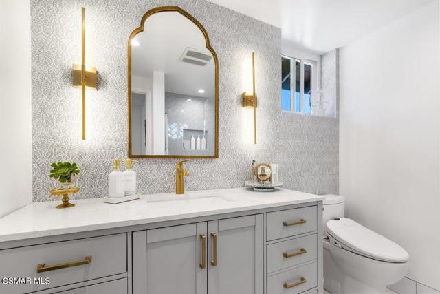 Hallway Bath 2nd Floor