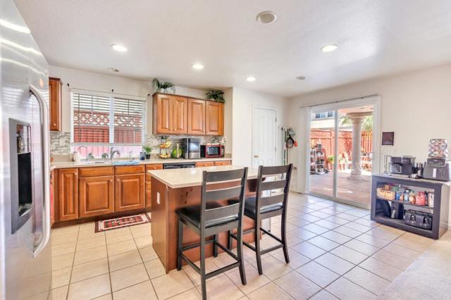 2385 N Mountainside Drive, Los Banos CA: https://media.crmls.org/mediaz/bd0c1a71-50dd-425c-909b-b06a41449048.jpg