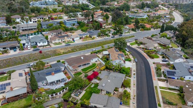 6673 Del Cerro Blvd, San Diego CA: https://media.crmls.org/mediaz/bd0c2425-d728-4dcd-9a24-7c162e2181d7.jpg