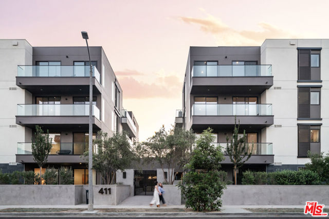 411 S Hamel Road, Los Angeles CA: https://media.crmls.org/mediaz/bd0cbbe3-f64e-4f53-9d69-278e26f8e2d2.jpg