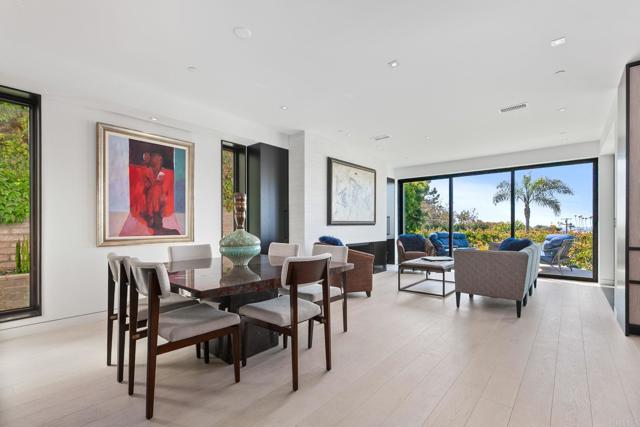 2045 Lowry Place, La Jolla CA: https://media.crmls.org/mediaz/bd0cbefb-14ef-4943-8337-0f8f9734fc11.jpg