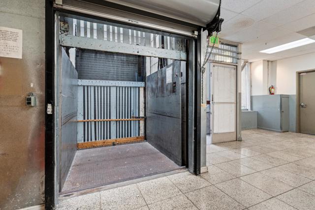 Image 38 of 52 For 1114 Howard Street