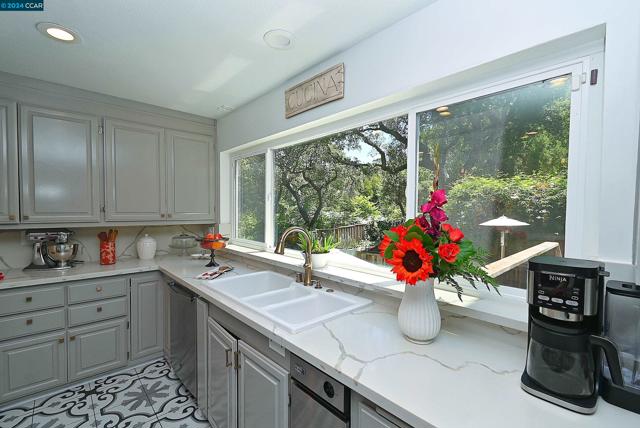 Image 13 of 48 For 4416 Reinhardt Dr