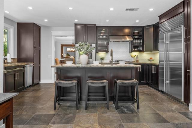 12516 Rougemont Pl, San Diego CA: https://media.crmls.org/mediaz/bd0e11e9-9db3-4d9d-8ad4-31001795cef6.jpg