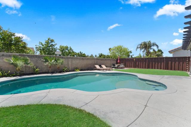 2369 S Creekside Drive, Los Banos CA: https://media.crmls.org/mediaz/bd0e2a0a-84e0-4f29-86b3-4329be3ff98c.jpg