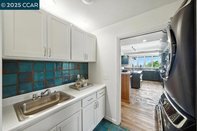 1341 Juanita Dr, Lafayette CA: https://media.crmls.org/mediaz/bd0e7fac-c78d-45eb-a812-ec30b0218d70.jpg