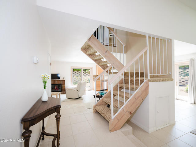 4380 N Skylark Court, Moorpark CA: https://media.crmls.org/mediaz/bd0f6376-b376-403a-9d60-f84fbbb36e94.jpg