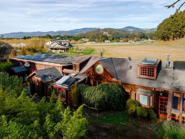 1009 Miramontes Street, Half Moon Bay CA: https://media.crmls.org/mediaz/bd0f7489-6e95-40e2-b5ab-dd7a67adfed3.jpg