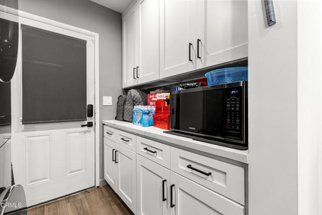 Detail Gallery Image 8 of 20 For 12827 Sylvan St, North Hollywood,  CA 91606 - 4 Beds | 3 Baths