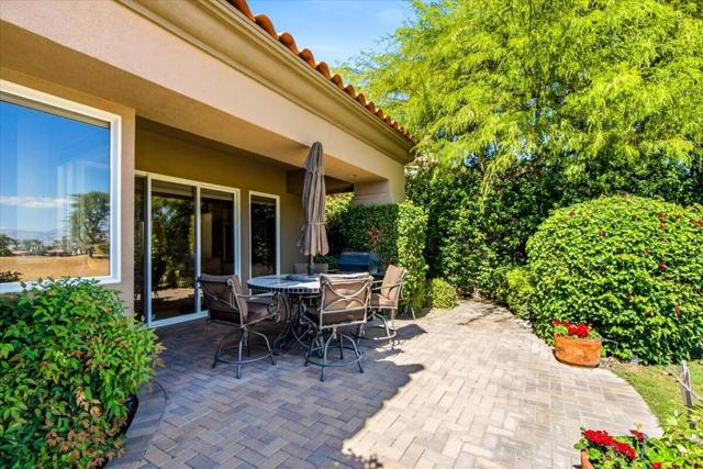 384 Tomahawk Drive, Palm Desert, CA 92211
