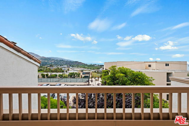 23908 De Ville Way, Malibu CA: https://media.crmls.org/mediaz/bd103a80-ae41-4959-a31c-ba86742aa65f.jpg