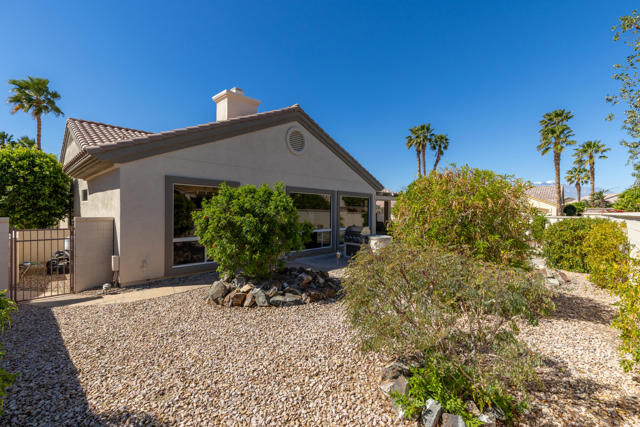 78210 Gray Hawk Drive, Palm Desert CA: https://media.crmls.org/mediaz/bd1088c8-c0c4-4a47-b757-5e5e8b50b5c2.jpg