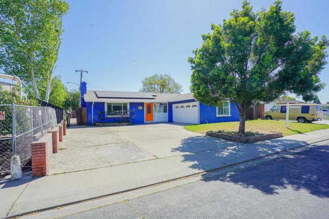 702 El Portal Avenue, Manteca CA: https://media.crmls.org/mediaz/bd121416-f675-4b7a-96cb-926db3828072.jpg