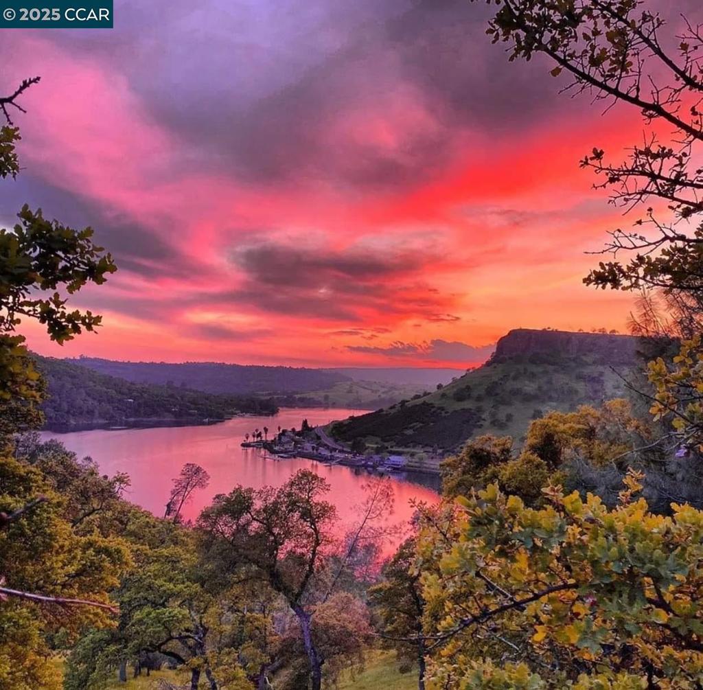 https://media.crmls.org/mediaz/bd12b2e5-abc4-44fc-b707-6f565a6942d2.jpg?preset=X-Large