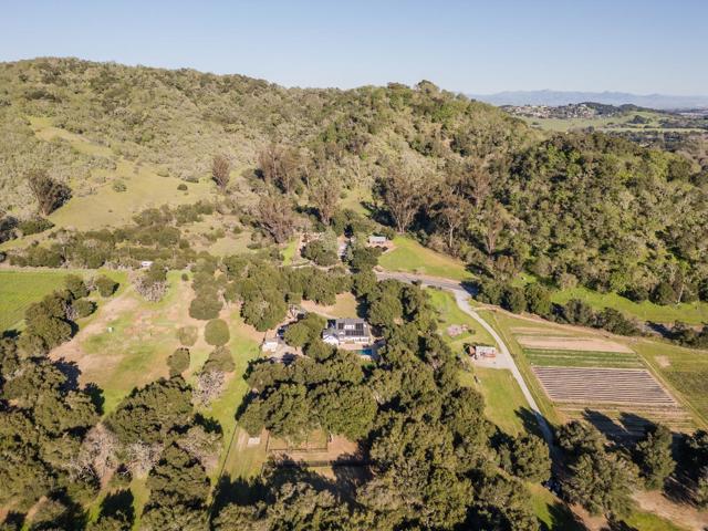 10555 Watsonville Road, Gilroy CA: https://media.crmls.org/mediaz/bd13043e-d5e9-430d-b648-bade79d35c44.jpg