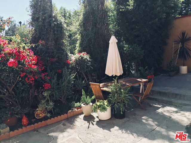 1430 Maltman Avenue, Los Angeles CA: https://media.crmls.org/mediaz/bd13cab9-8660-49d6-8a71-d37d6d608040.jpg