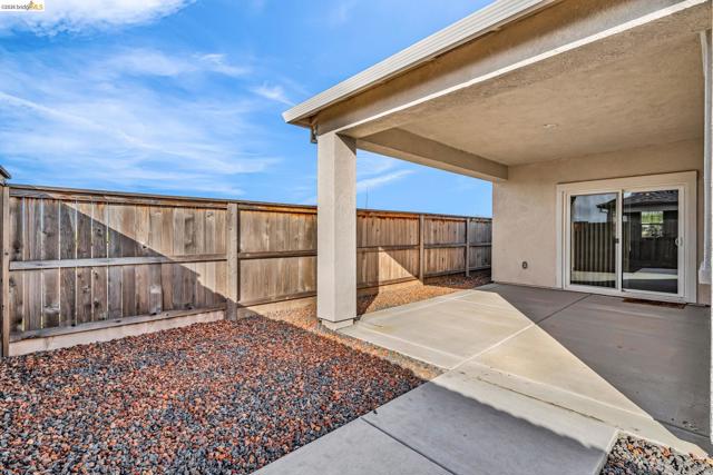 2087 Stars Dr, Rio Vista CA: https://media.crmls.org/mediaz/bd145da8-d6db-4cc7-9a10-b98530f58863.jpg
