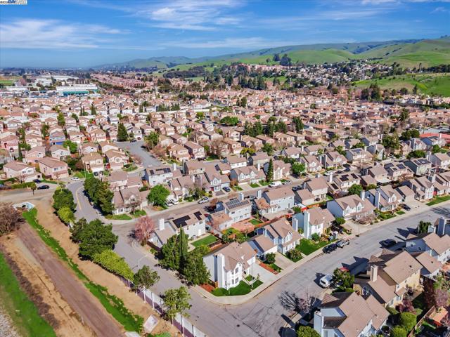 427 Summerwood Dr, Fremont CA: https://media.crmls.org/mediaz/bd14f1db-6859-4a4e-bd79-f719bf7042c2.jpg