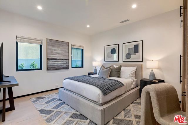 5437 Noble Avenue, Sherman Oaks CA: https://media.crmls.org/mediaz/bd164d70-6419-4004-a33f-833a6b9683b9.jpg