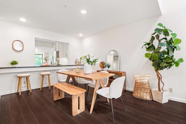 366 Sierra Vista Avenue, Mountain View CA: https://media.crmls.org/mediaz/bd16fb89-9376-4e1c-8535-fef4c26ebe66.jpg