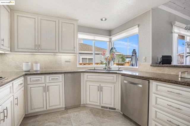 737 Willow Lake Rd, Discovery Bay CA: https://media.crmls.org/mediaz/bd1746ab-b26b-4c08-adb7-0c6d16b9cc42.jpg