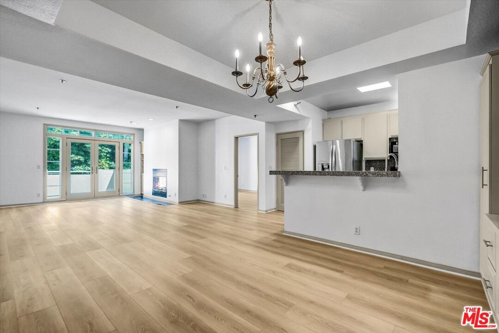 2222 N BEACHWOOD Drive #408