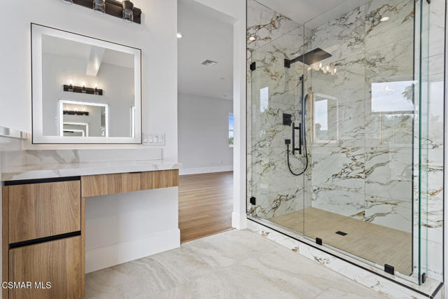 295 Toyon Court, Thousand Oaks CA: https://media.crmls.org/mediaz/bd17f671-0df7-4bc5-b0b6-c8cc8d747352.jpg