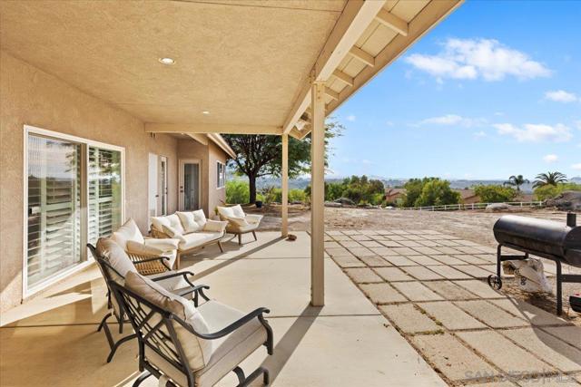 31252 North Star Way, Valley Center CA: https://media.crmls.org/mediaz/bd18140c-463c-49a7-9b38-e5b2088ad39a.jpg