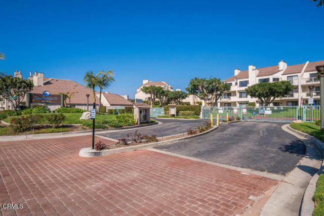 728 Island View Circle, Port Hueneme CA: https://media.crmls.org/mediaz/bd18d9bb-9da4-4ffb-9715-9e41dbb5cc73.jpg