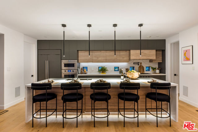 366 N Kenter Avenue, Los Angeles CA: https://media.crmls.org/mediaz/bd19a148-89ae-445f-ae08-2d76092665b5.jpg