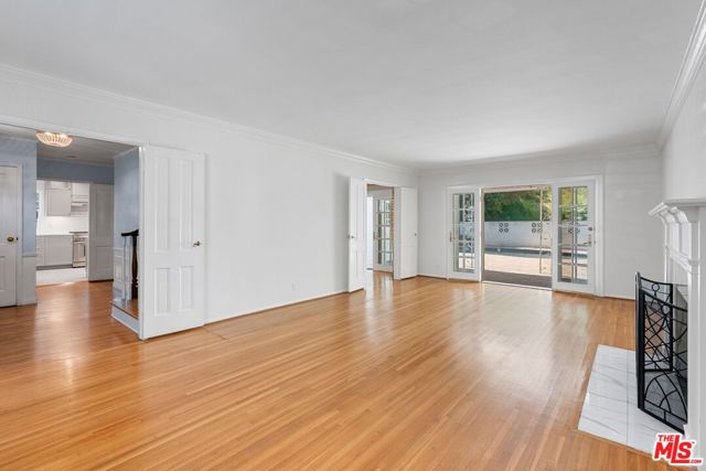 2427 Benedict Canyon Drive, Beverly Hills CA: https://media.crmls.org/mediaz/bd1bfcdb-0fdc-4a31-b2e0-23923cd26962.jpg