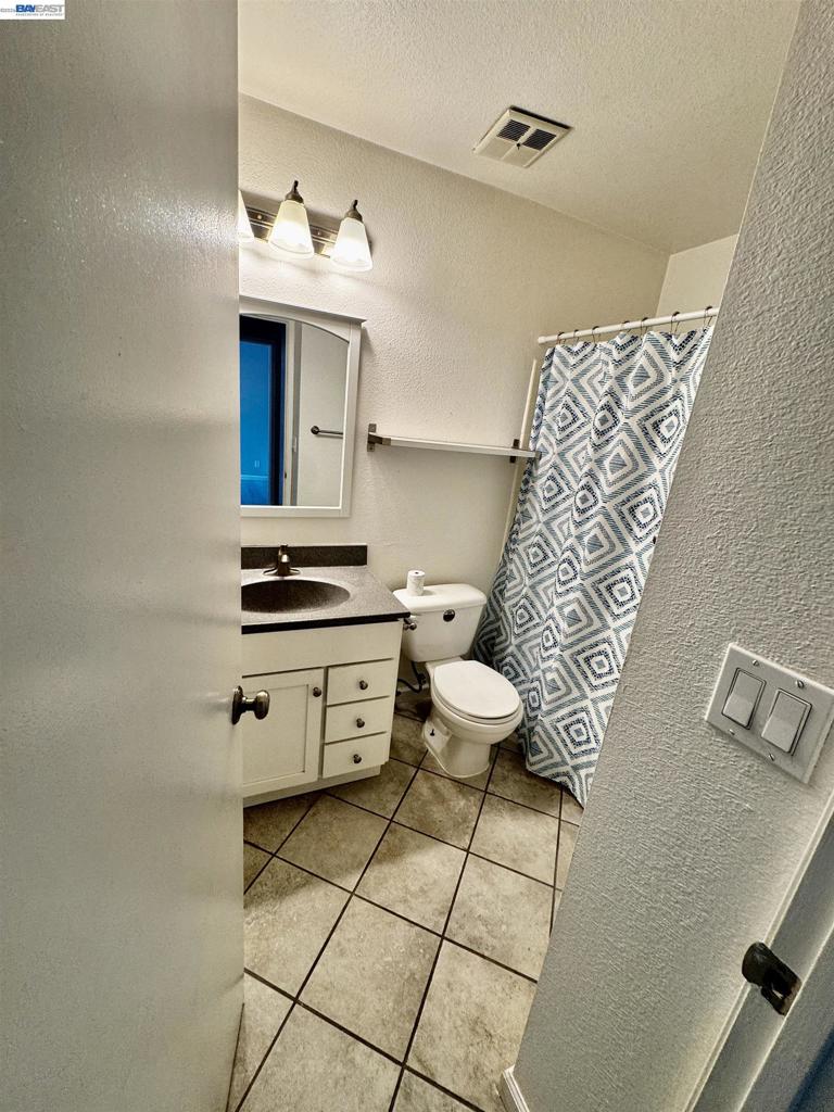 https://media.crmls.org/mediaz/bd1c240e-9577-4a85-8086-ca9a0905f1e0.jpg?preset=X-Large