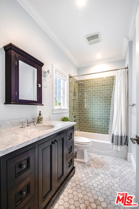 4469 Stern Avenue, Sherman Oaks CA: https://media.crmls.org/mediaz/bd1c4971-ca93-4aff-8703-ef8f33ecc296.jpg