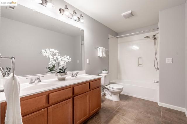 719 Monte Verde Ln, Brentwood CA: https://media.crmls.org/mediaz/bd1c7448-2ffa-46ae-b004-1222a1964d64.jpg