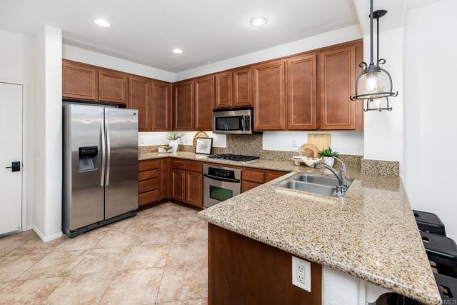 Detail Gallery Image 9 of 36 For 13009 Carita, San Diego,  CA 92130 - 3 Beds | 2/1 Baths