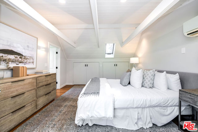 10445 Valley Spring Lane, Toluca Lake CA: https://media.crmls.org/mediaz/bd1cb9e6-d3a2-413a-9a26-78163eedc3d8.jpg