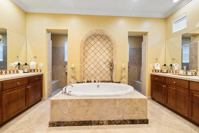 9 Via Santanella, Rancho Mirage CA: https://media.crmls.org/mediaz/bd1ce92d-97f3-4e54-b20d-9946004e993f.jpg