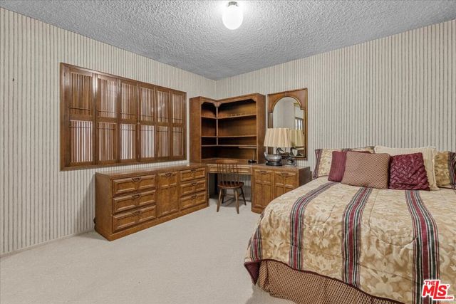 4215 Ellenita Avenue, Tarzana CA: https://media.crmls.org/mediaz/bd1df7df-a4ac-4e0b-ac86-2ad02daf803d.jpg