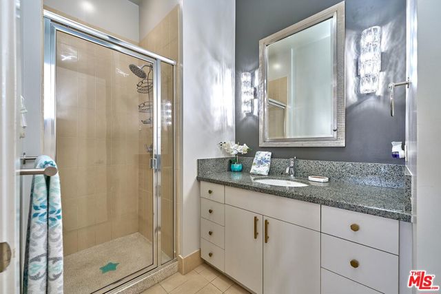 3810 Wilshire Boulevard, Los Angeles CA: https://media.crmls.org/mediaz/bd1e44b7-5fce-412a-a4c0-6827e286f73e.jpg