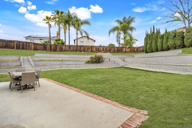 10424 Nubbin Ct, Santee CA: https://media.crmls.org/mediaz/bd1e49dd-2970-490a-bb4a-03cfc5e33055.jpg