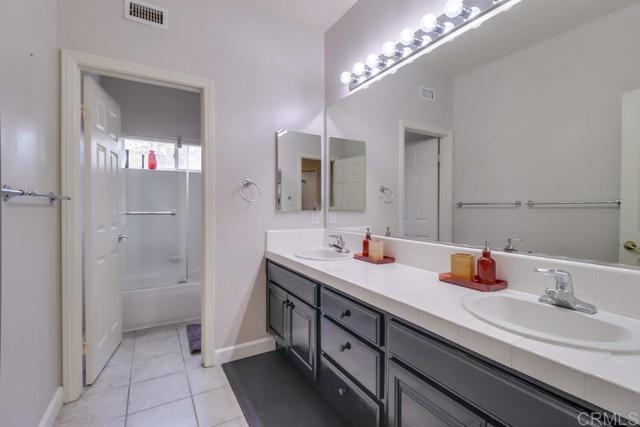 898 Padera Ct, Chula Vista CA: https://media.crmls.org/mediaz/bd1e8780-4784-4373-8ca0-7755f44022ad.jpg