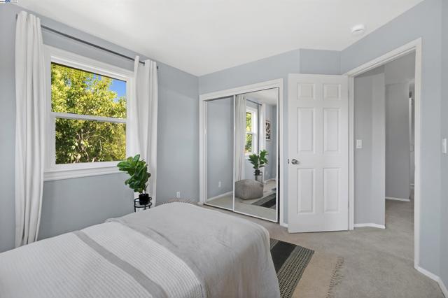 24948 Campus Dr, Hayward CA: https://media.crmls.org/mediaz/bd1e8d6d-7296-410d-85e7-196349ffdc25.jpg