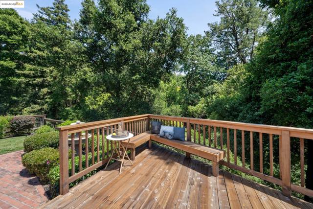 184 Lombardy Ln, Orinda CA: https://media.crmls.org/mediaz/bd1e9496-a7dc-43b2-b816-50358efa5121.jpg