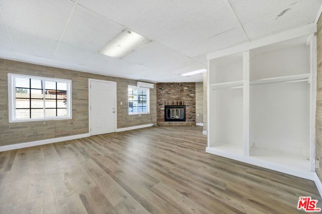 21819 Arminta Street, Canoga Park CA: https://media.crmls.org/mediaz/bd1e96d2-57c2-4f5d-a45f-8e243d28ae65.jpg