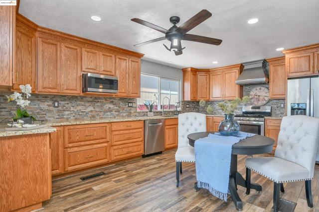 780 Beaver Ln, Discovery Bay CA: https://media.crmls.org/mediaz/bd1eb939-8502-4d39-8473-5f9bea1fc487.jpg