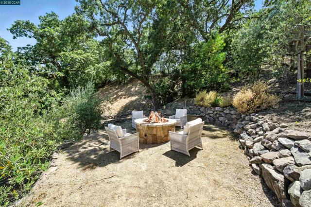 3363 Springhill Rd, Lafayette CA: https://media.crmls.org/mediaz/bd1ec236-f0d2-4296-b36e-f4f14ede8458.jpg