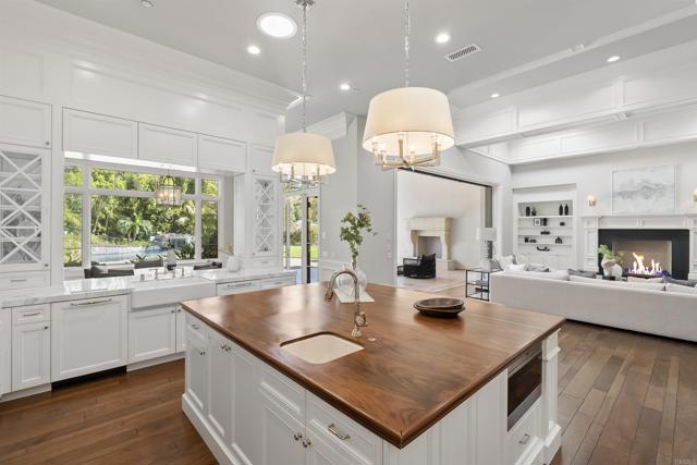 17324 Calle Serena, Rancho Santa Fe CA: https://media.crmls.org/mediaz/bd1eee1b-60ad-47da-ab01-40d7759b1346.jpg